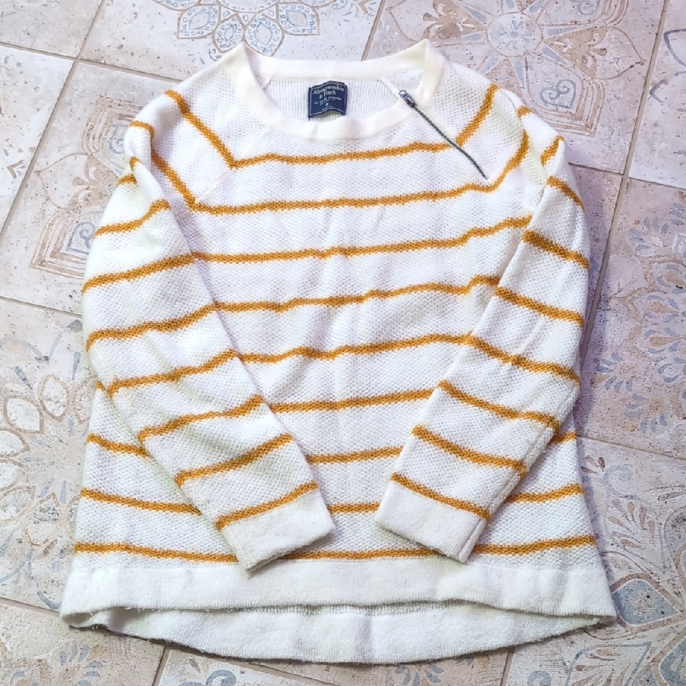 Abercrombie & Fitch Striped White & Gold Sweater with zipper detail at shoulder